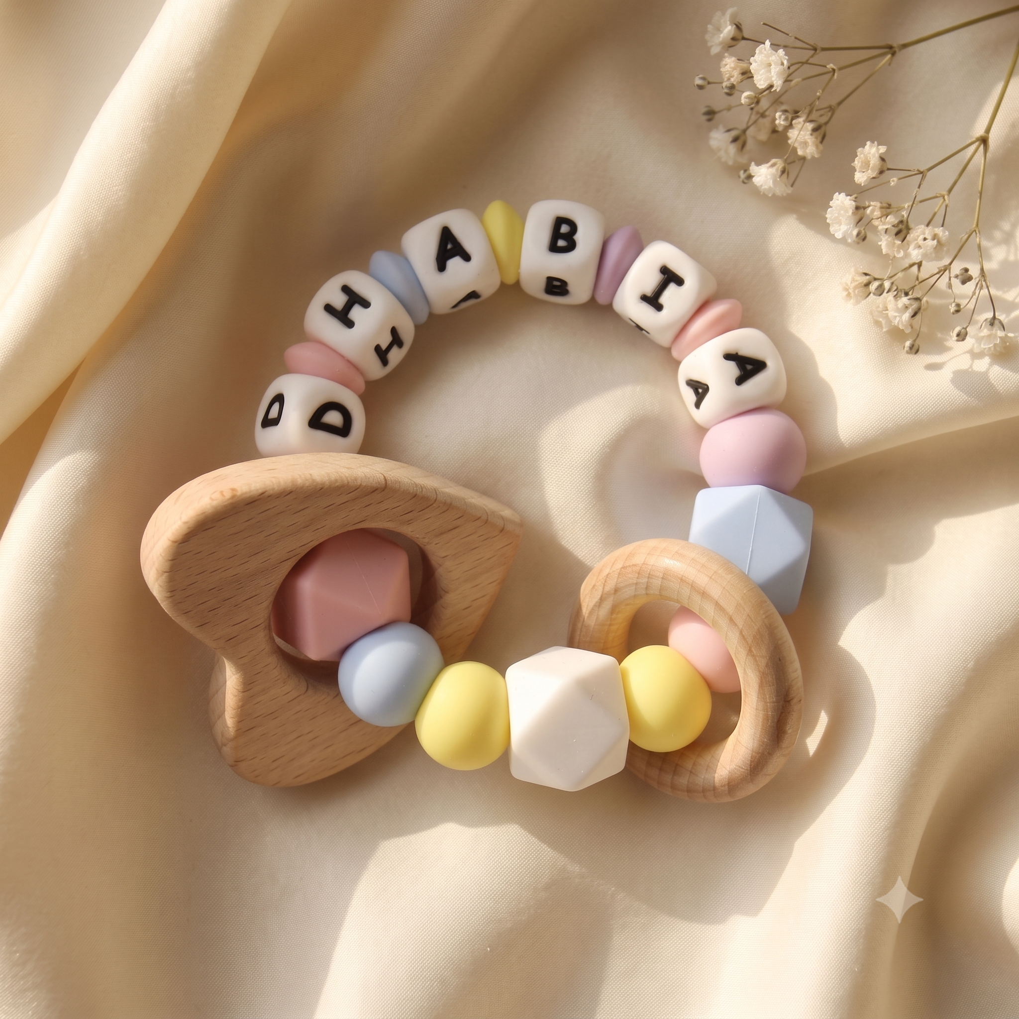 خشخيشة أطفال شخصية على شكل خاتم – لعبة حسية محفورة عليها اسم